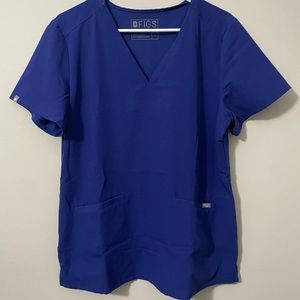 Fig Scrub Three Pocket Top